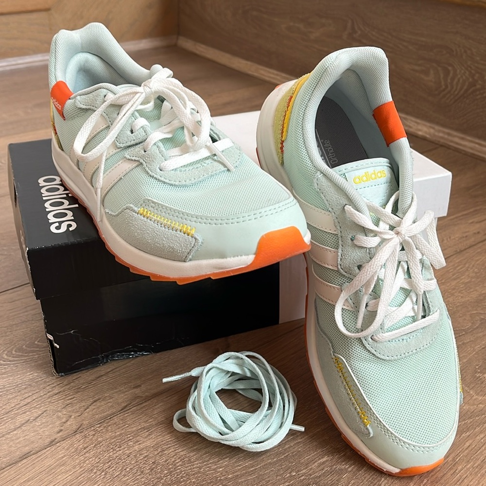 Brand New Adidas Retrorun size 8